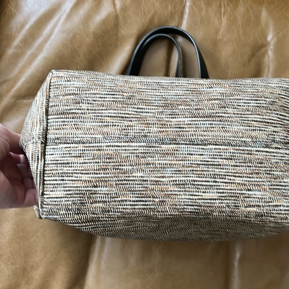 🔥HOST PICK🔥 Bottega Veneta tote - Picture 3 of 11